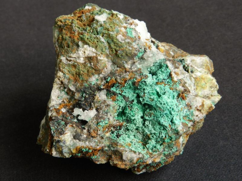 Malachit, drahý kámen, krystal, minerál, vlastnosti, význam, prodej