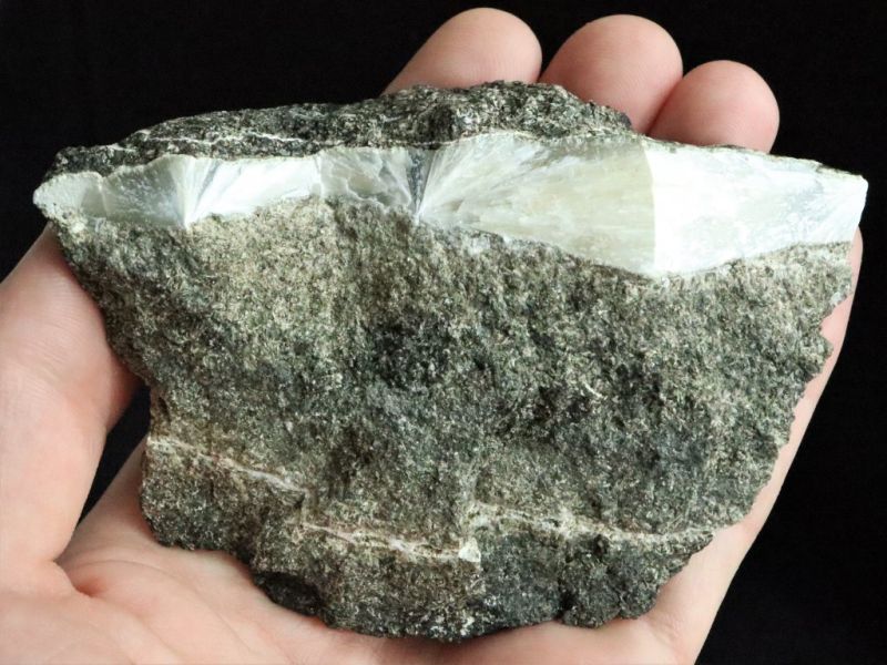 Pektolit - přírodní kámen, minerál, nerost - Košťálov (Želechovské údolí) - naleziště, lokalita, výskyt
