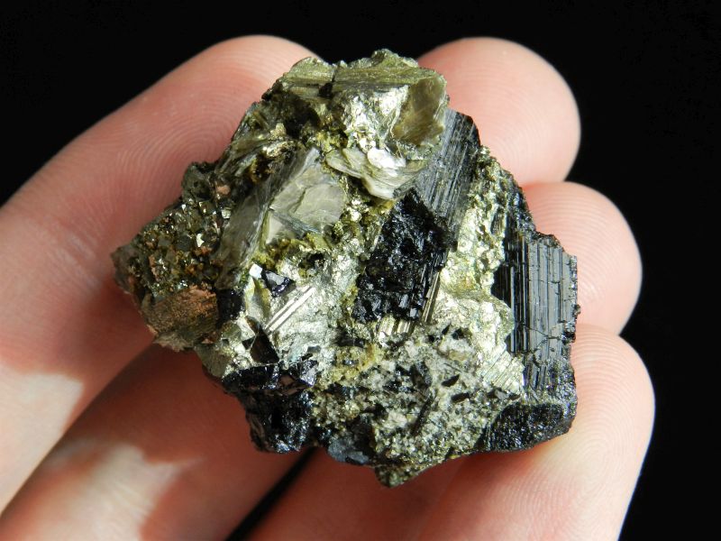 Zlatý pyrit s černým turmalínem skorylem - kámen z Česka - prodej, cena - využití minerálu